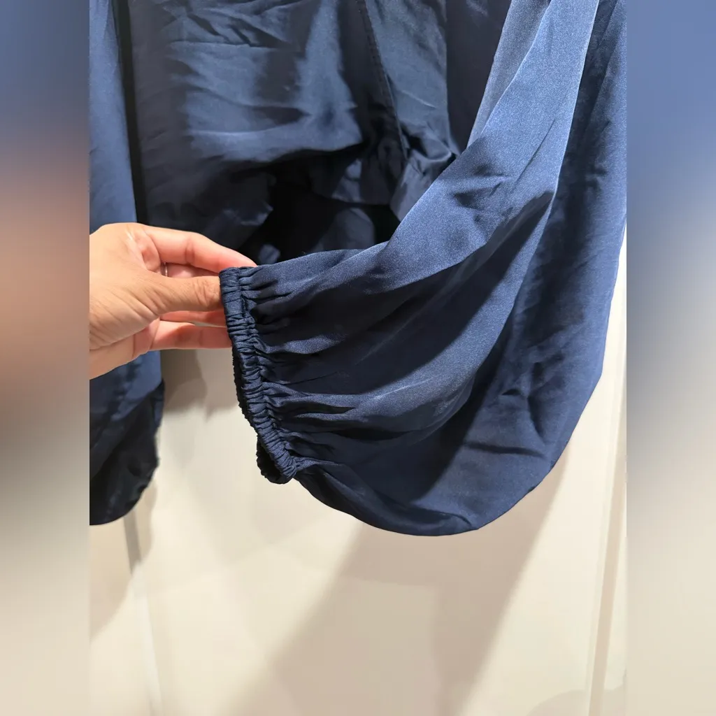 Free People Women's Sexy Top Navy Blue Satin Feel Bell Sleeve V Neck Size S - Image 6