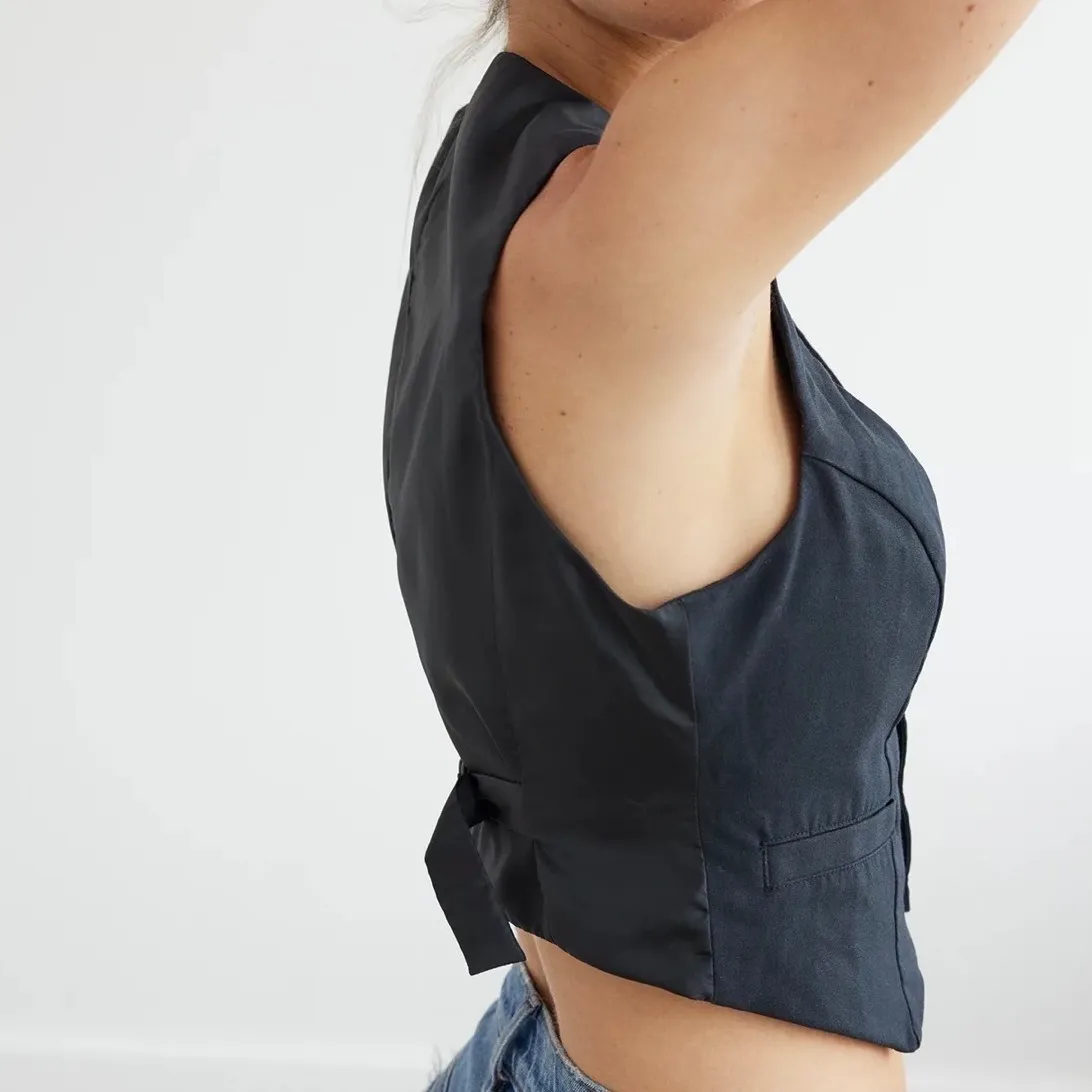 American Eagle x Ziegler sisters crop vest black small fall preppy tailored - Image 3