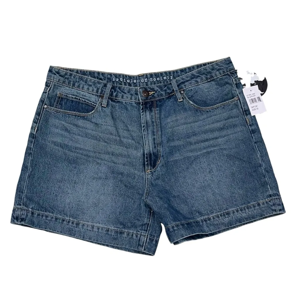 NEW Articles Of Society Plus Size Denim Jean Shorts size 32 - Image 3