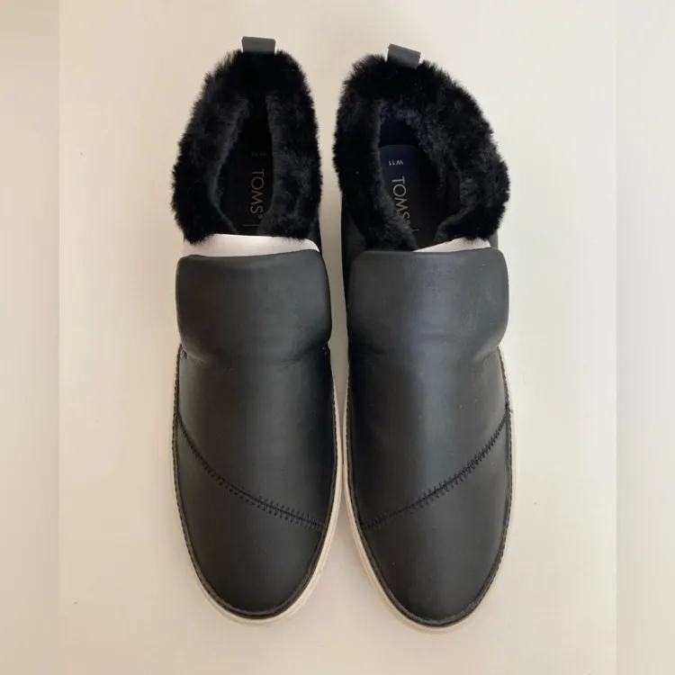 Toms New Paxton Black Leather Faux Fur Lining Ortholite Slip In Shoes - Image 2