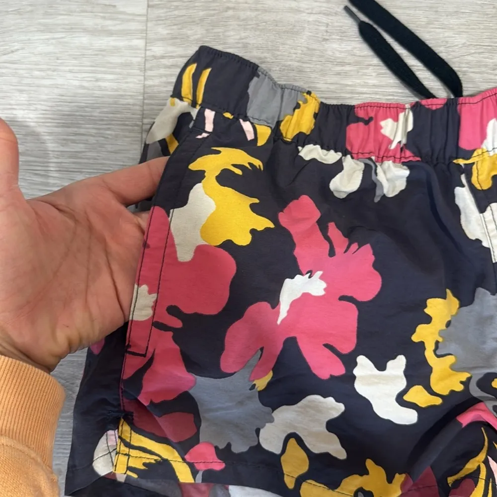 Patagonia women’s barely baggies floral hibiscus shorts - Image 4