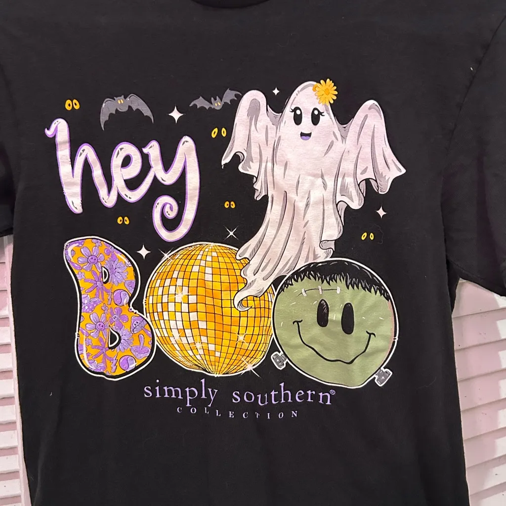 Simply Southern Black 'Hey Boo' Halloween Tee size medium - Image 2