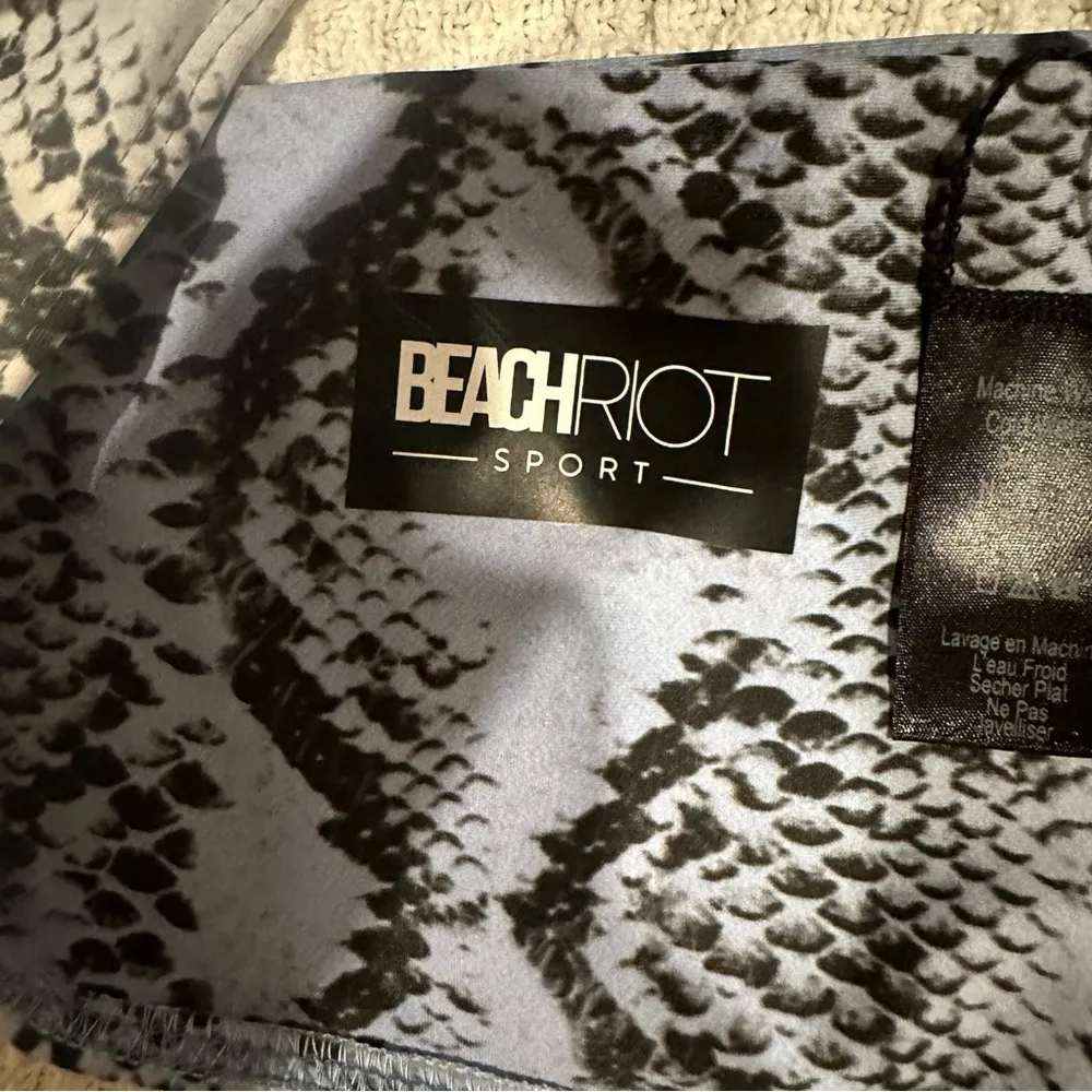 Beach Riot NWT SNAKE PRINT SPORTS BRA IN BLUE SNAKE - Image 5