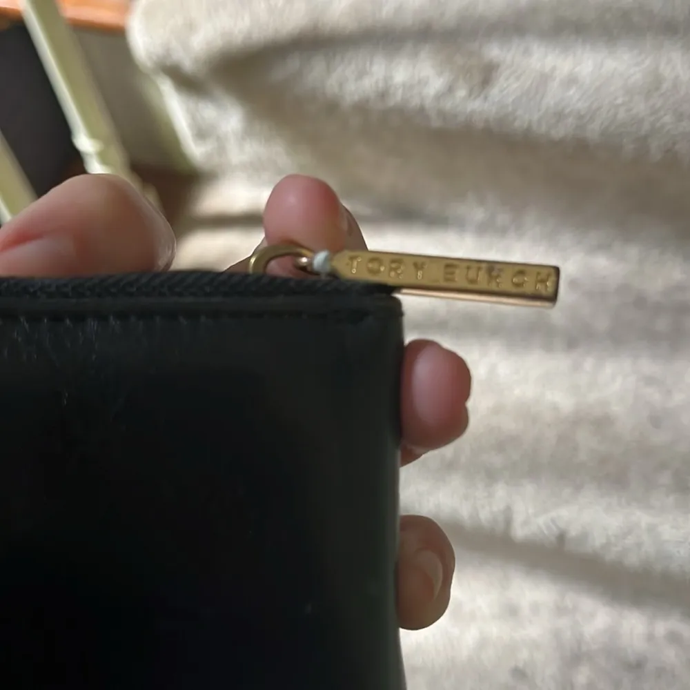 black leather wallet. In GUC. - Image 4