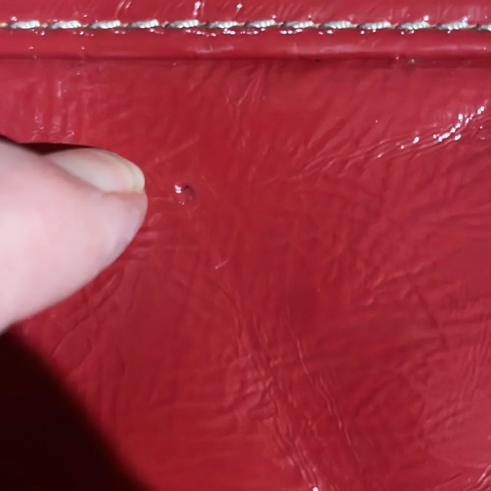 Textured retro faux cherry red paten leather clutch bag magnetic closure - Image 7