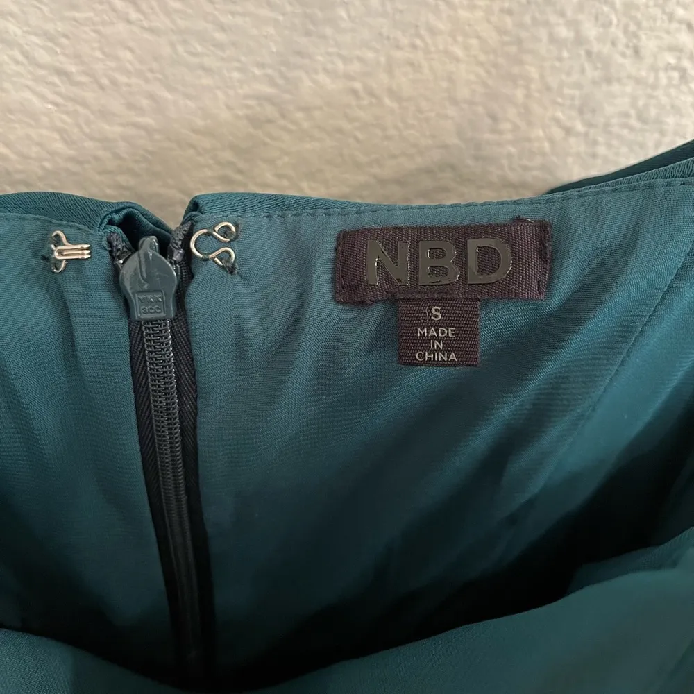 NWOT NBD Revolve Soozie Mini Dress Emerald Green Satin Small - Image 4