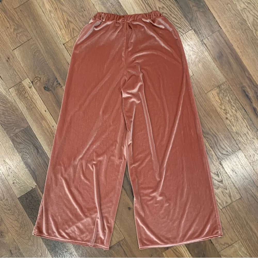 PrettyLittleThing Pink Velour Wide Leg Pants Size 4 - Image 4