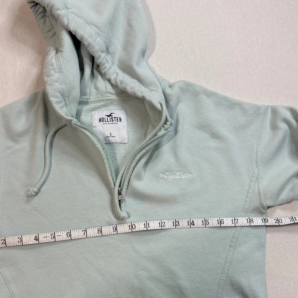 Hollister Women's Mint Green Cropped Sweater - Image 5