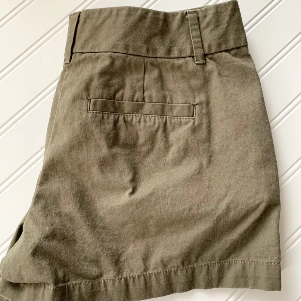 LOFT Army Green Shorts - Image 4