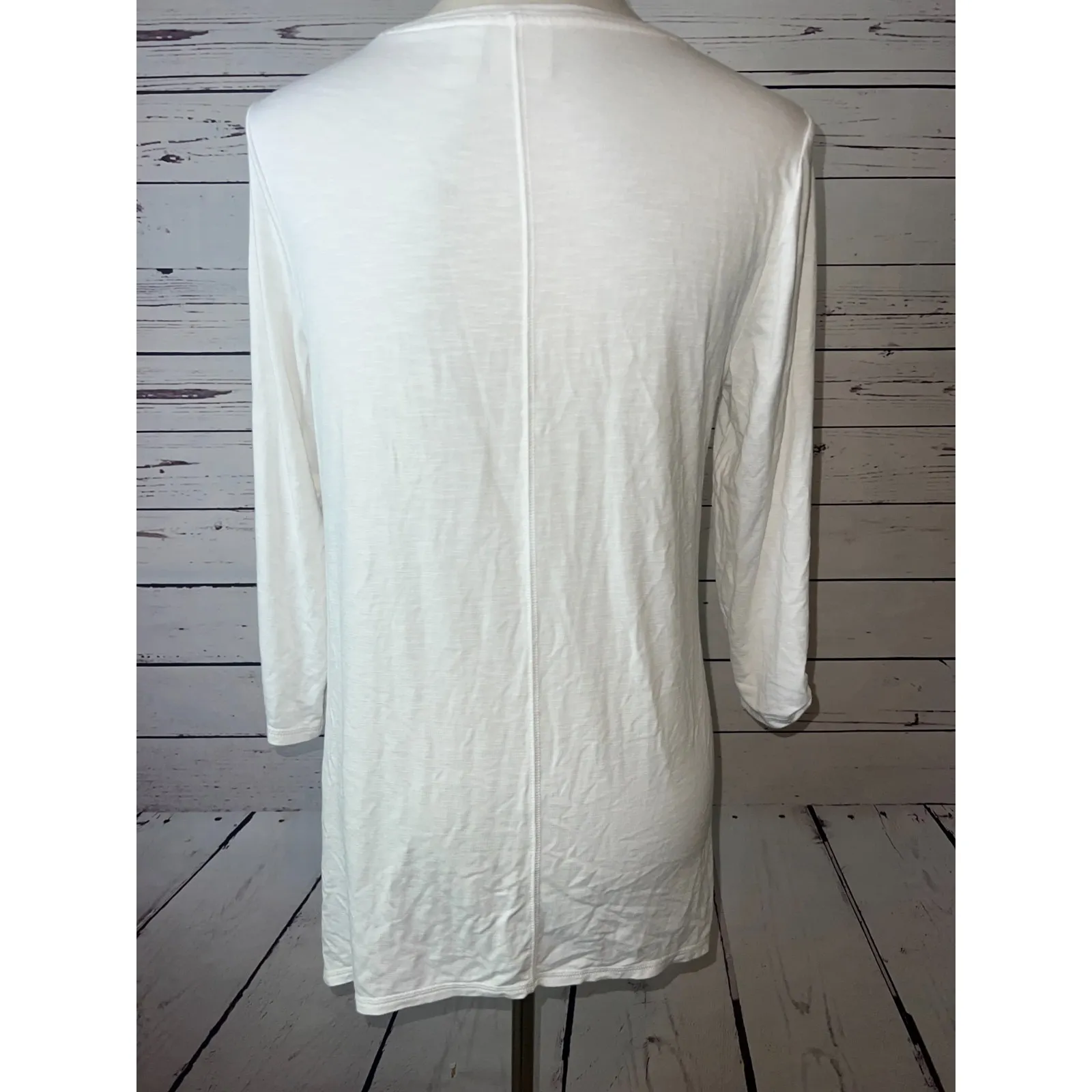 Chicos Zenergy Tunic Top Seam Detail White Flowy Comfy size 0 Blouse Shirt Small - Image 3