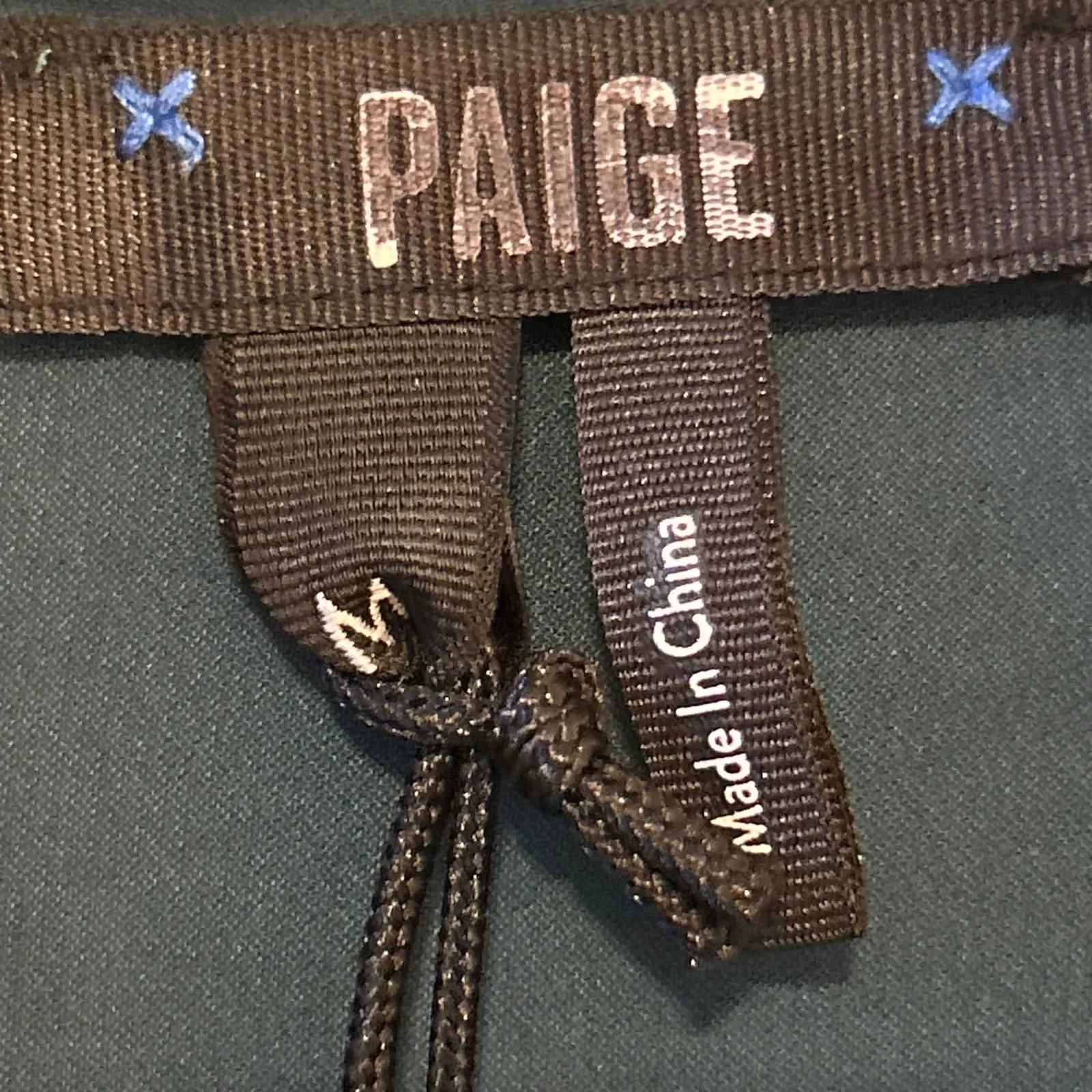 PAIGE Cleobelle Emerald Green Satin Tie Neck Button Front Blouse Medium - Image 3