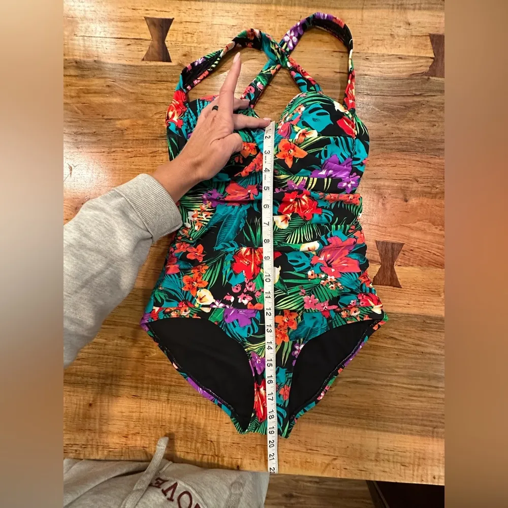 Euc Onepice woman tropical  Floral Swimwear - Image 4