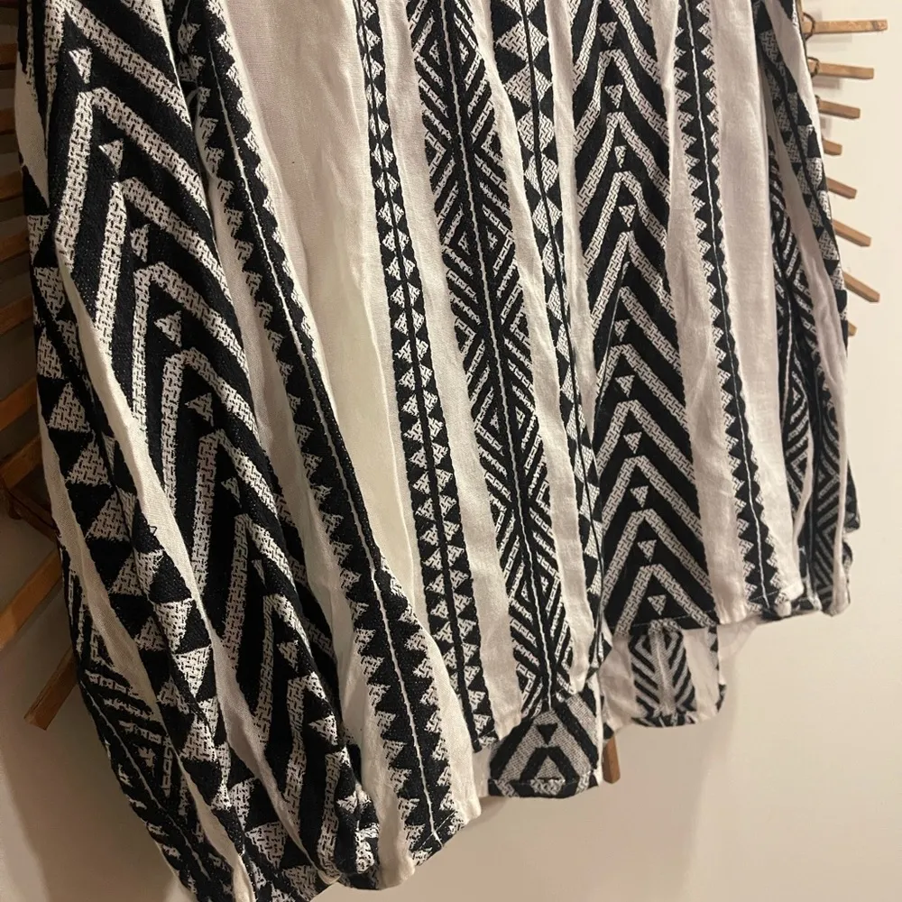 Women’s Dylan Black and White Geometric Patterned Long Sleeve Woven Top Boho M - Image 8