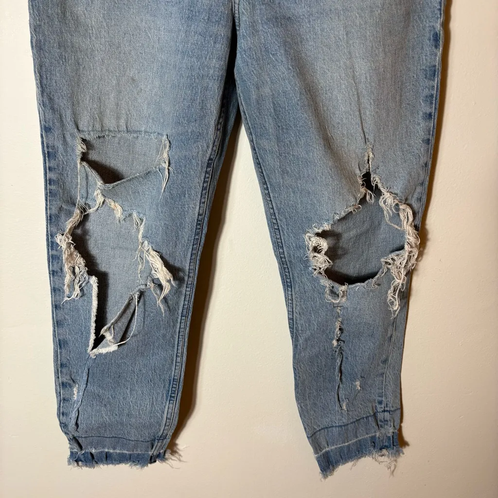 Abercrombie & Fitch High Rise Mom Jeans‎ Distressed Light Wash Size 30 / 10R - Image 3