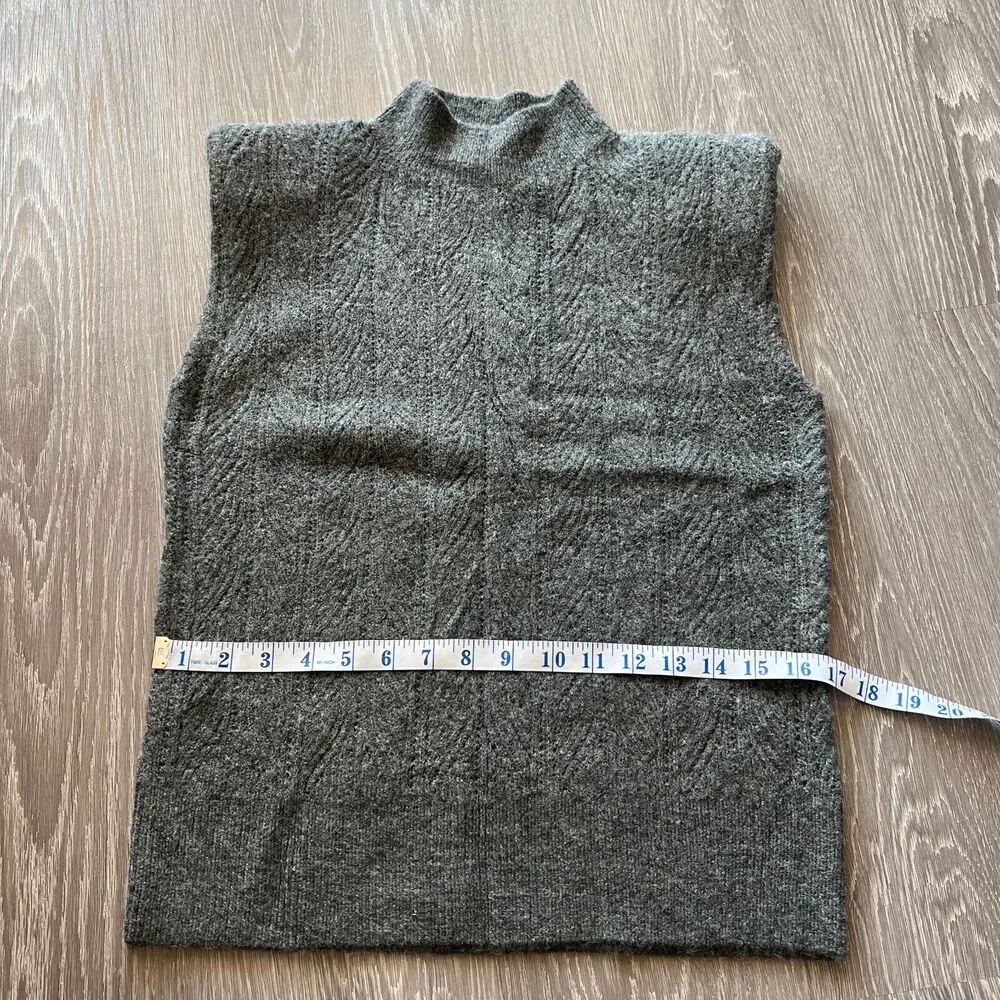L’Agence Sweater Vest Extra Small Pullover With Shoulder Pads Gray - Image 9