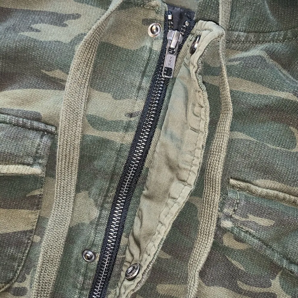 Sanctuary Camouflage Ruffle Sleeve Hoodie Jacket - Image 6