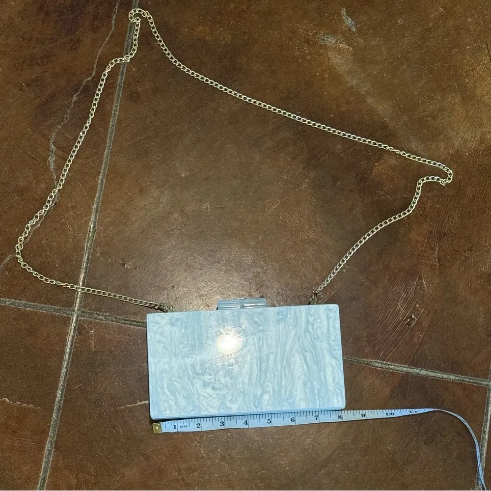 White and Gold Clutch with Shimmering Marble Finish - Image 4