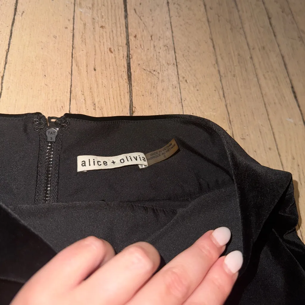 Alice and Olivia Donald High Rise Shorts Velvet - Image 6