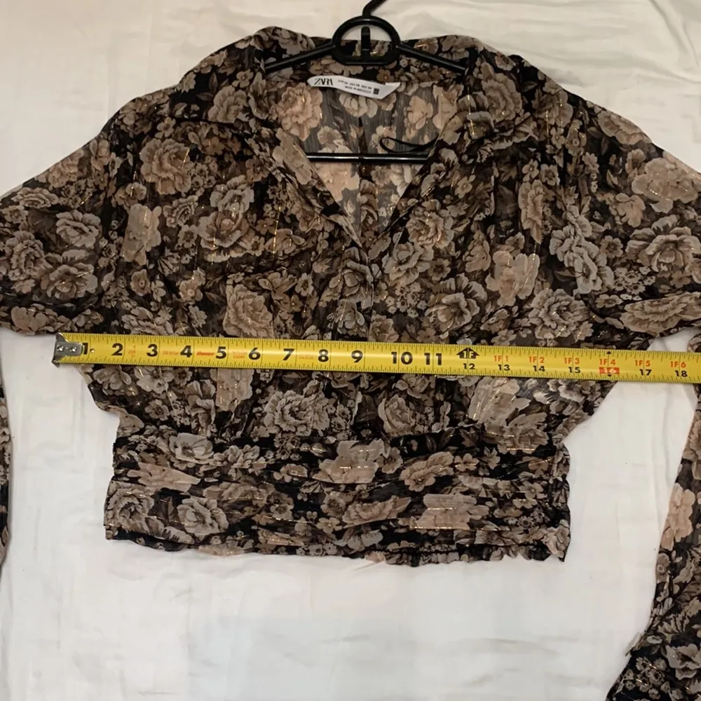 Long sleeve crop top with collar! Transparent floral - Image 5