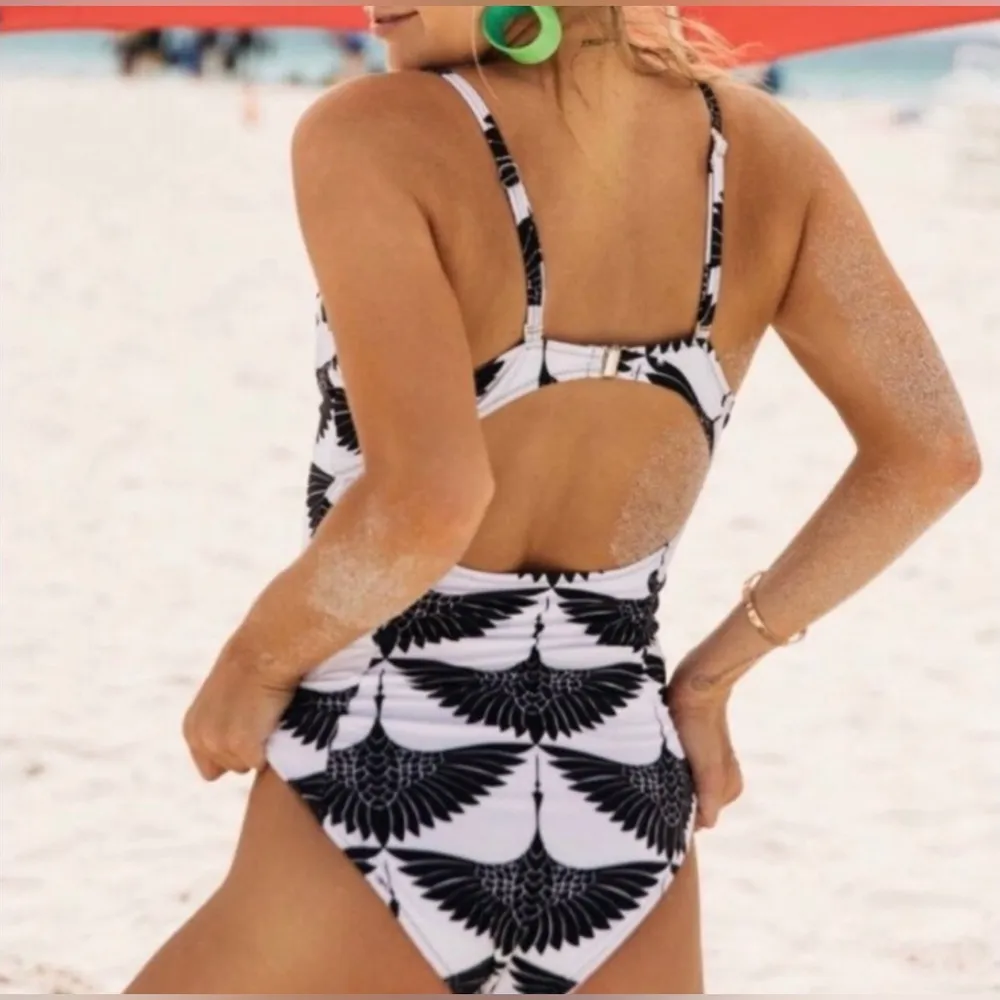 Black and White Japanese Crane Print One Piece Swimsuit Size Medium - Image 2