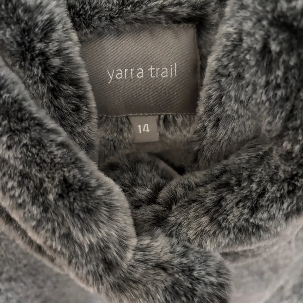 Yarra Trail Women Size 14 Faux Fur Vest Gray Super Soft Plush Outerwear Gorpcore - Image 11