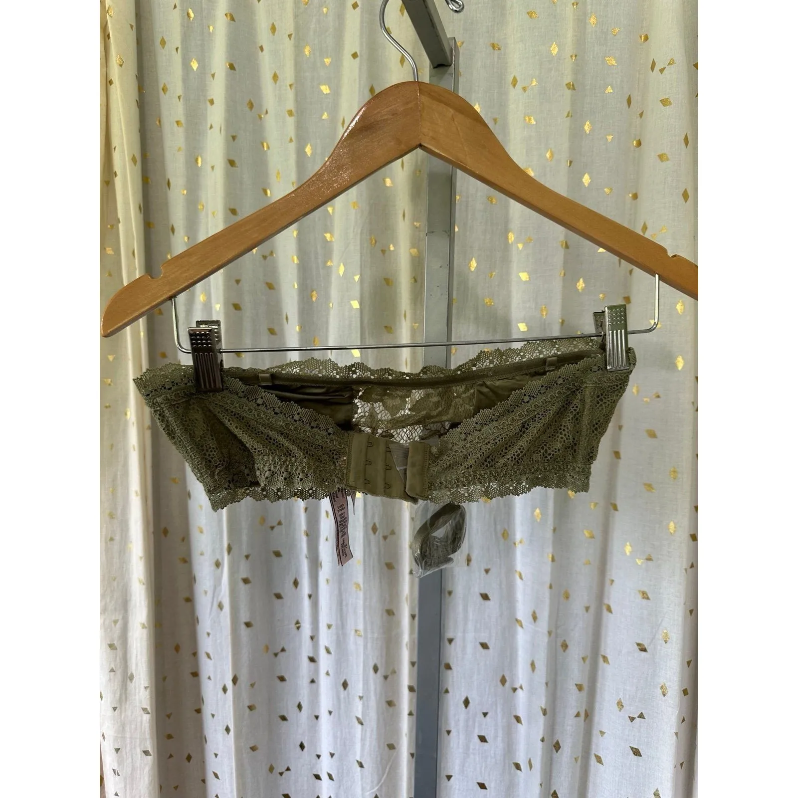 NWOT Victoria's Secret Olive Lace Convertable Bralette Strapless Wireless Bra M - Image 5