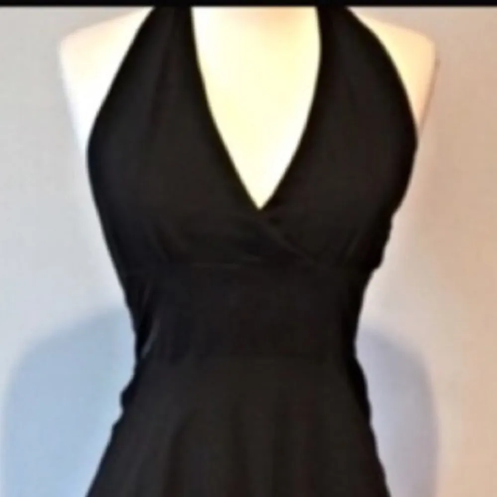 Sexy & Flattering Black Evening Dress - Image 2