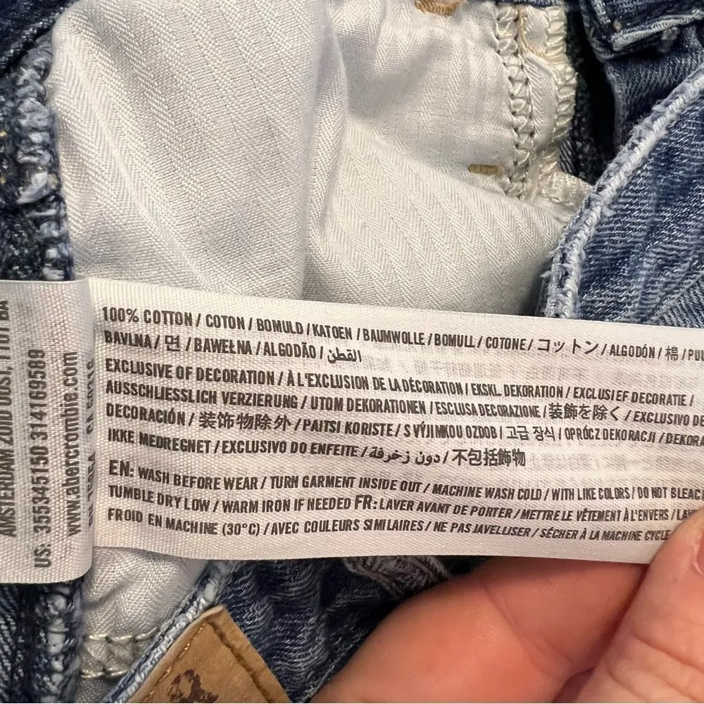 Hollister  Girlfriend High Rise Jean Medium Wash - Image 15