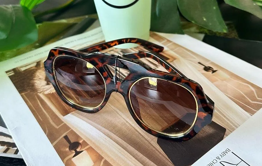 Urban Outfitters  aviator Sunglasses black brown  Oval  Frame UVA Protection Lens - Image 2