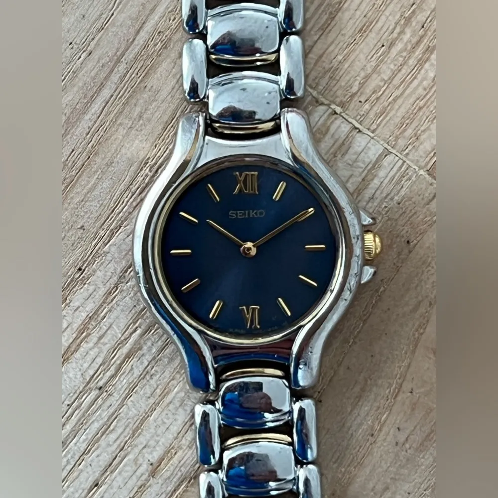 Seiko Vintage Ladies Watch Blue Dial Two-Tone Bracelet
Gold-Tone Markers Hands - Image 2
