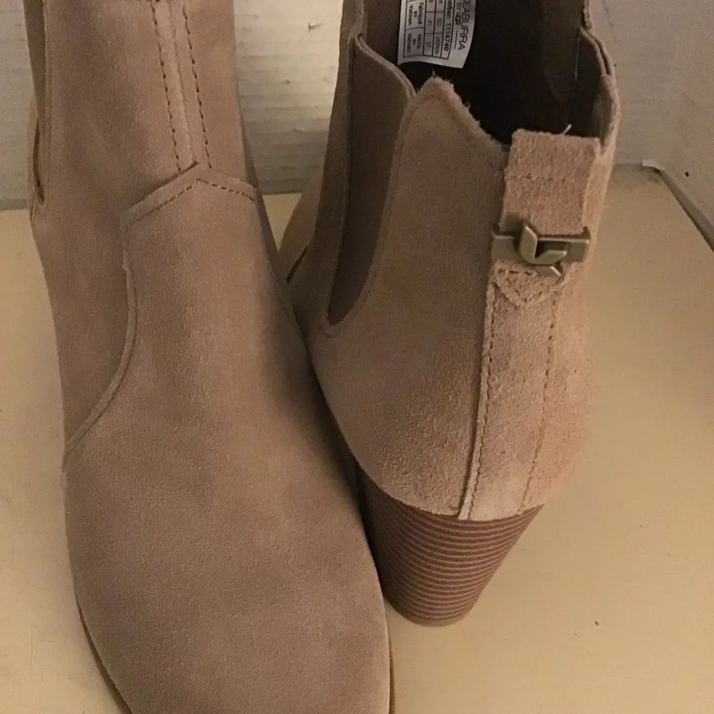 Koolaburra By Uggs women beige suede Chelsea heel boots US 10 - Image 11