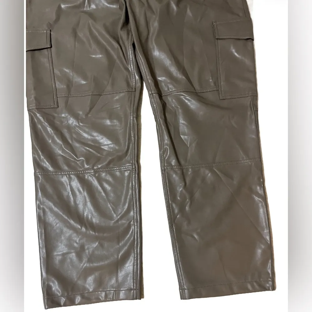 Abercrombie & Fitch 90s Relaxed High Rise Curve Love Cargo Pants Size 36/22L - Image 4