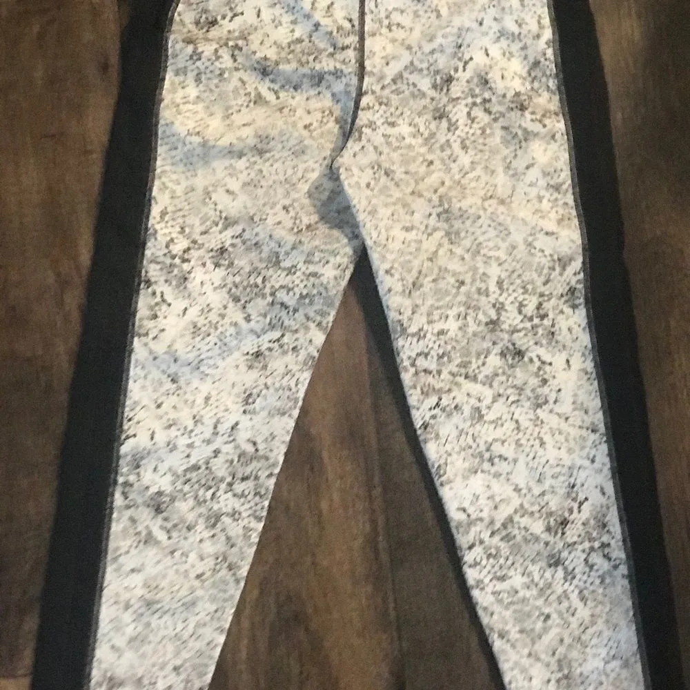 Ideology Athletic pants size large snake print - Image 5