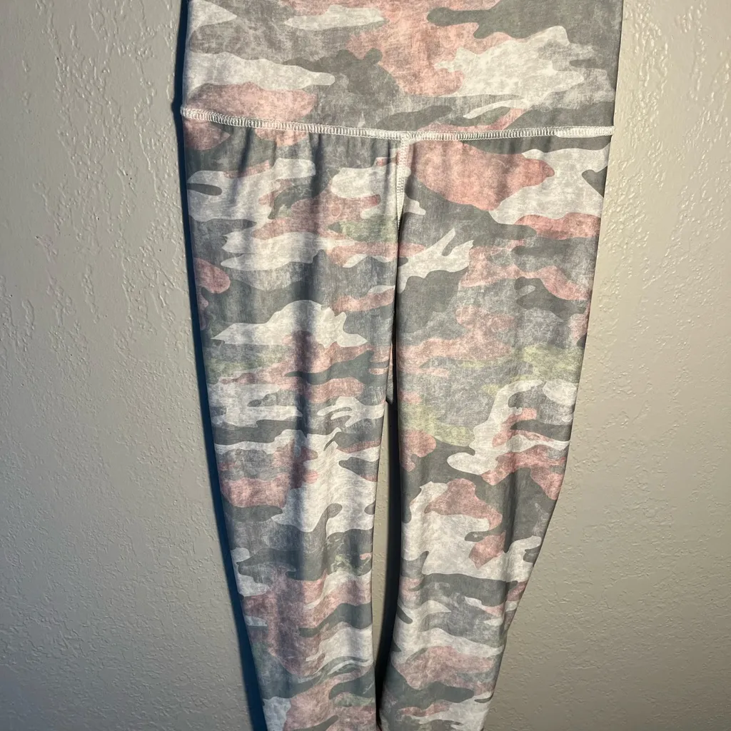 Evolution and Creation Pink and Green Camouflage Leggings SZ S High Waisted - Image 4
