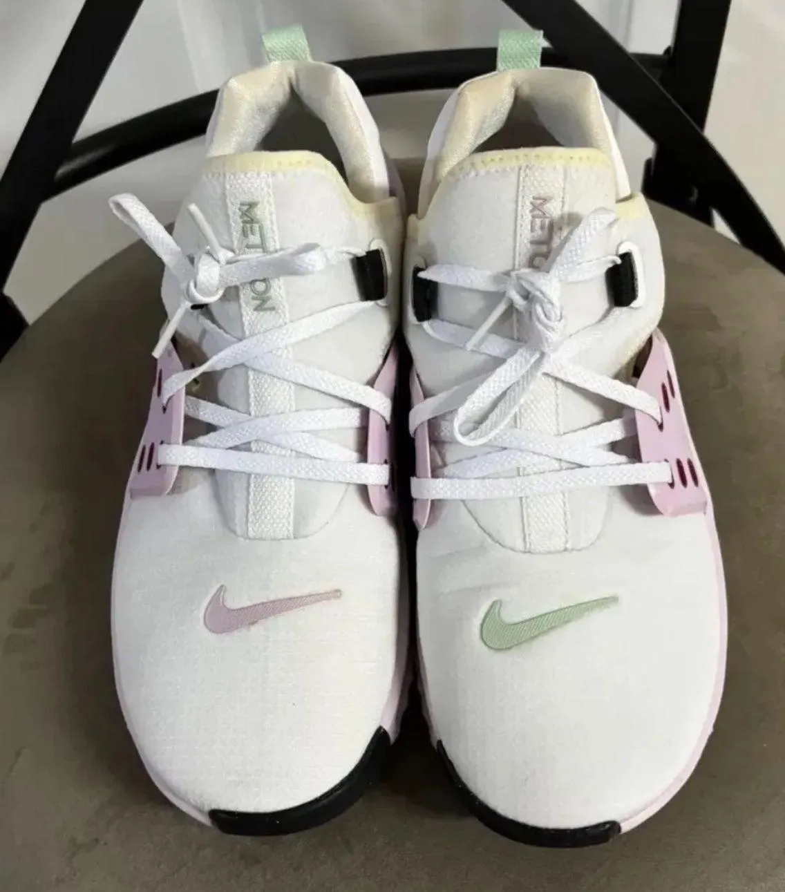 8.5  Free Metcon 2 Sneakers - Image 2