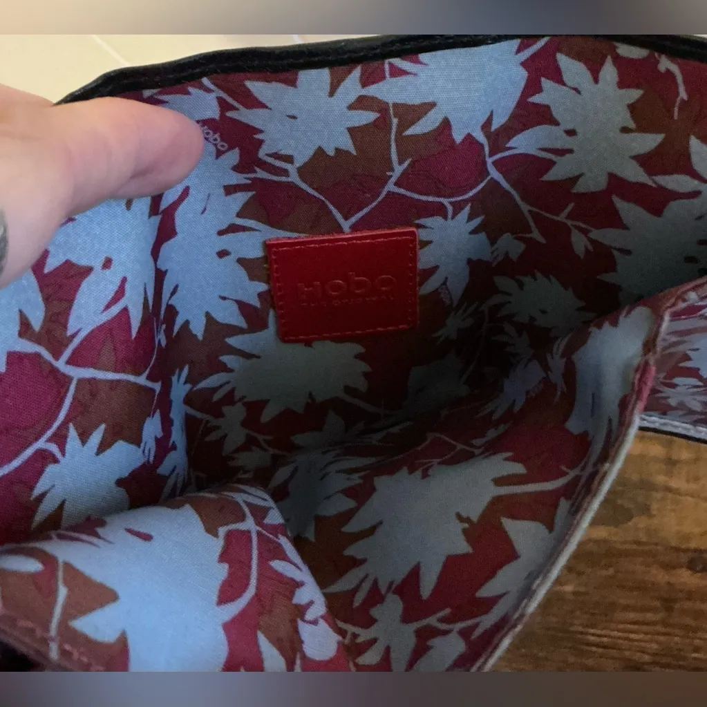 A Modern Vintage Rare Hobo International Soft Black Leather Trifold Wallet - Image 4