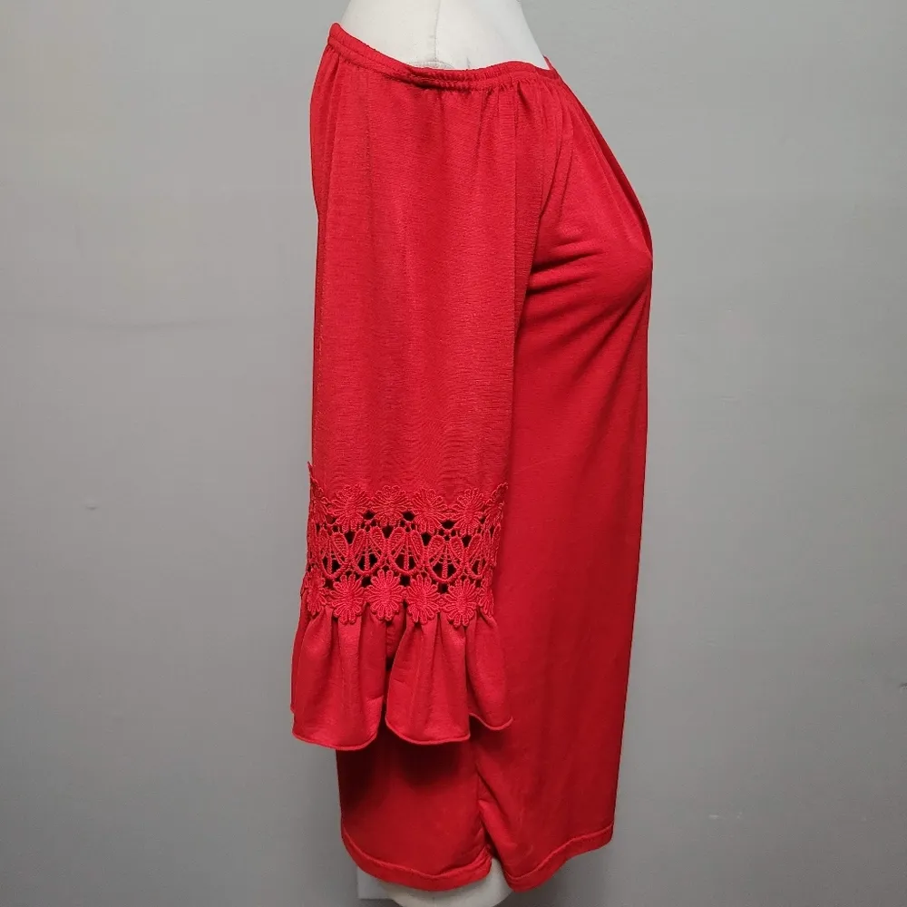 Winwin red off shoulder crochet flounce sleeve tunic size medium - Image 3