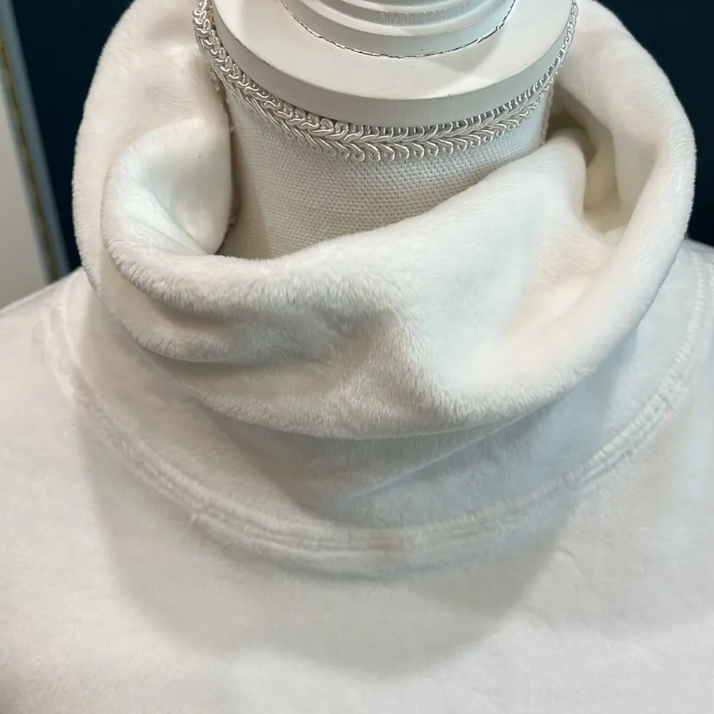 White long sleeve soft turtleneck Size M - Image 3
