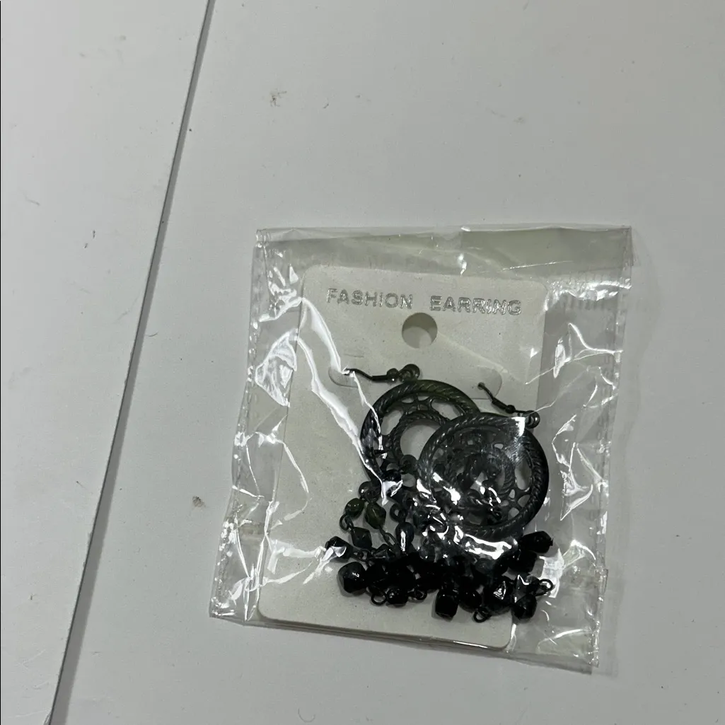 Chic Black Hoop Earrings - Image 13