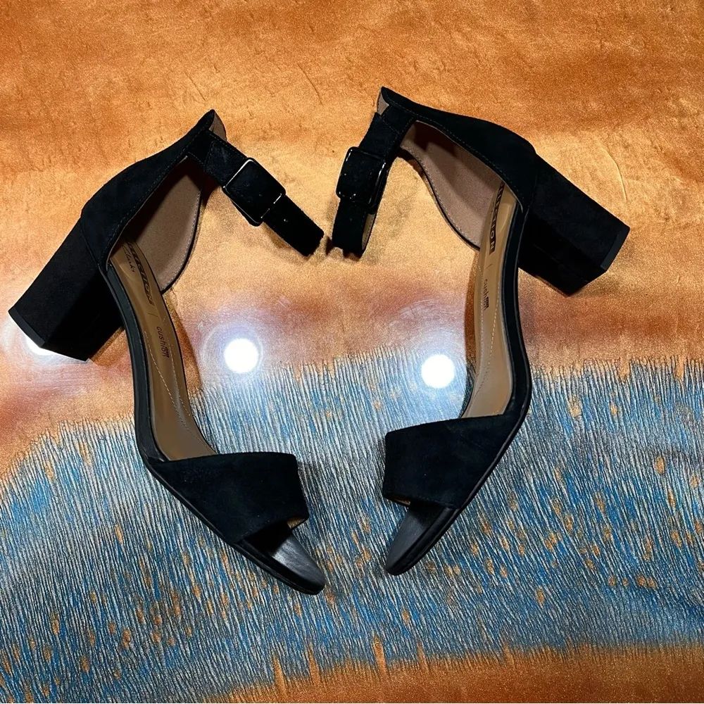 Clarks Deva Mae Black Suede Dress Sandal size 8 - Image 8