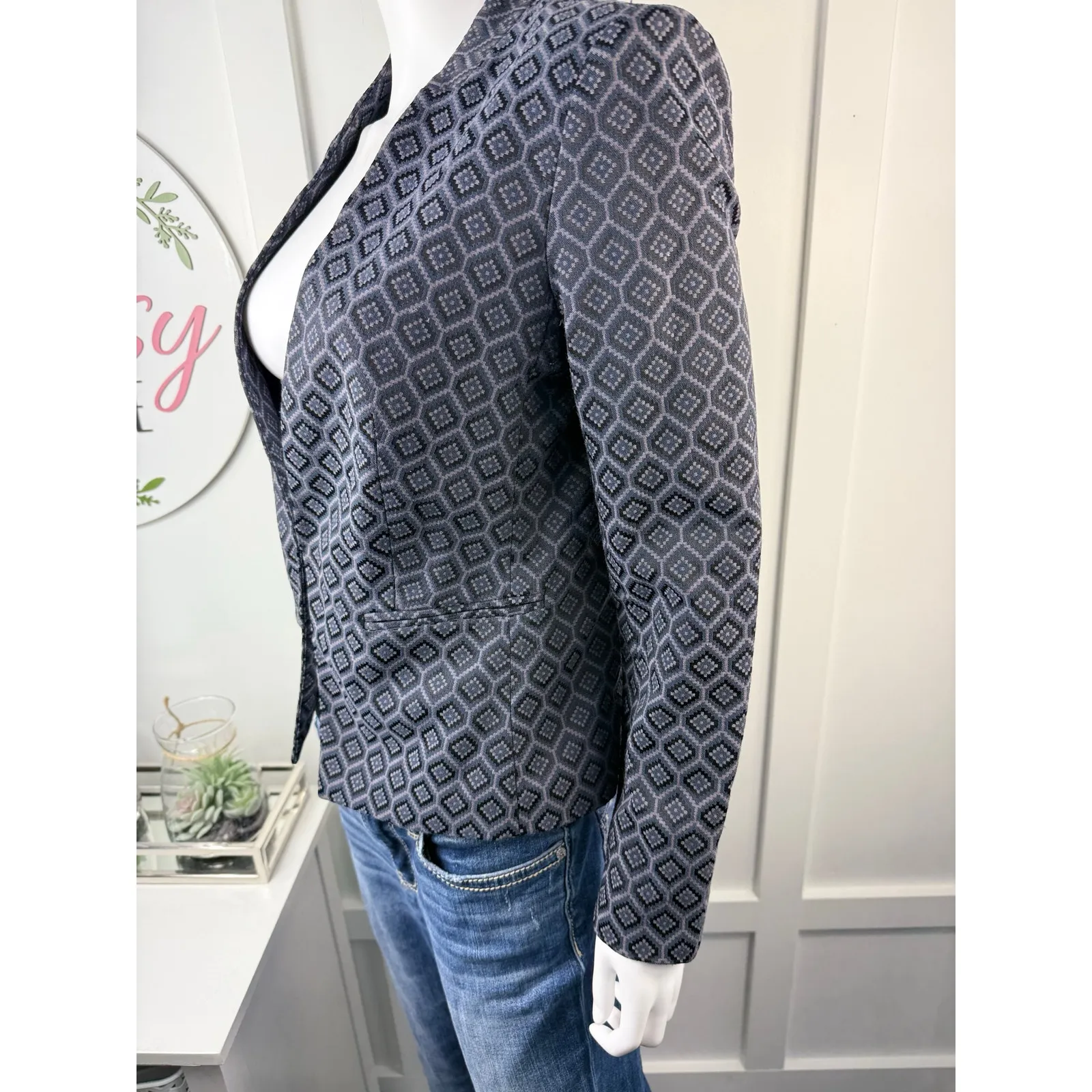 Beautiful Banana Republic Blazer Size 6 - Image 2