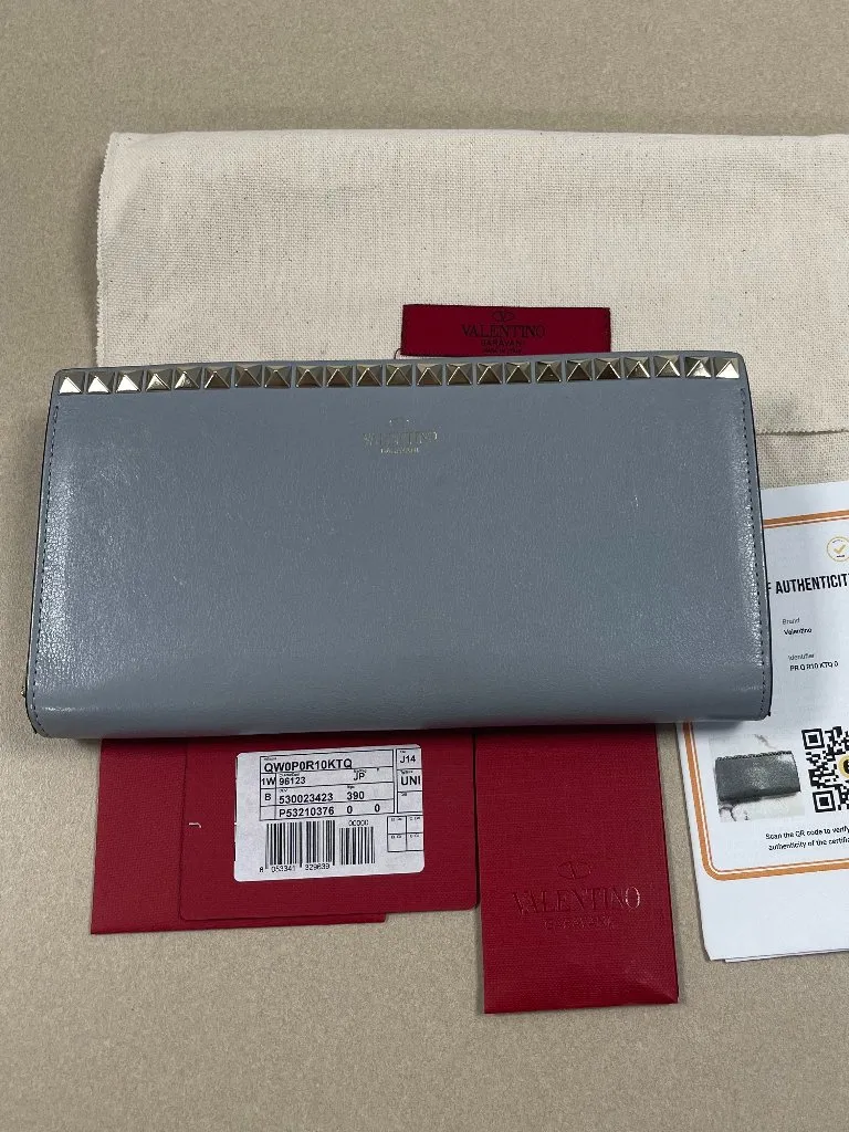 Valentino Garavani Rockstud Leather Continental Zippy Wallet - Grey - Preowned - Image 2
