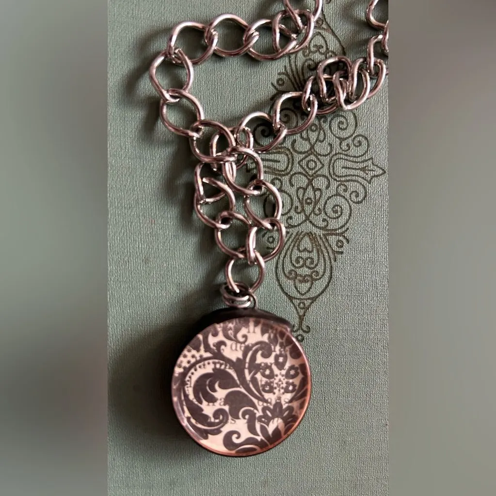 GORGEOUS chunky glass EIFFEL TOWER PARIS pendant Silver - Image 3