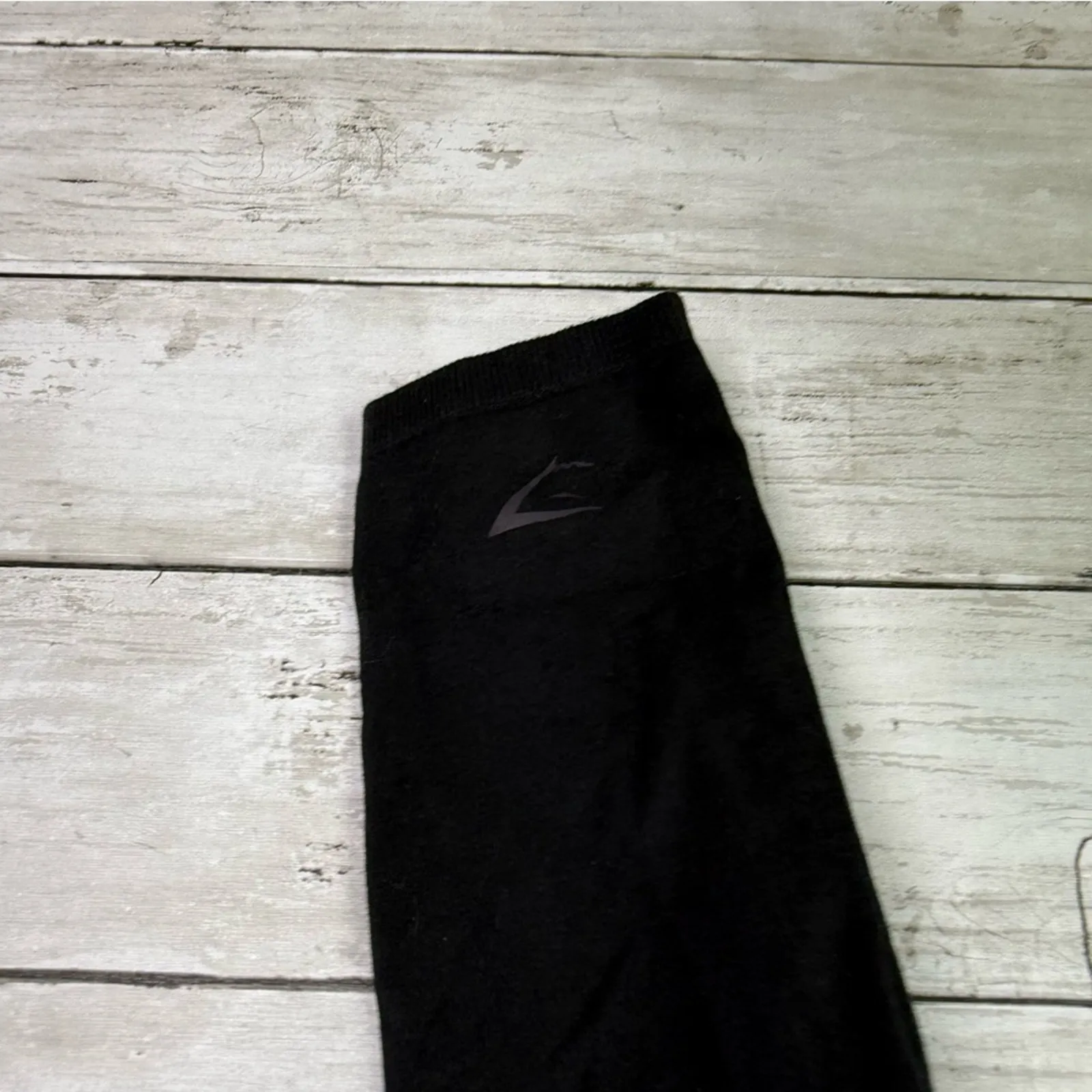 Gymshark Long Sleeve Crop Top Black Size Medium - Image 3