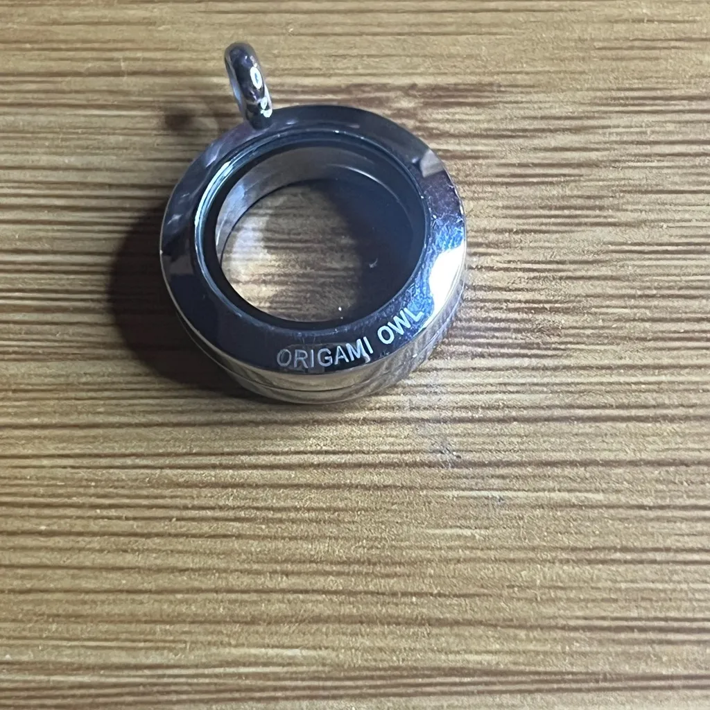 Elegant Silver Pendant Necklace - Image 6