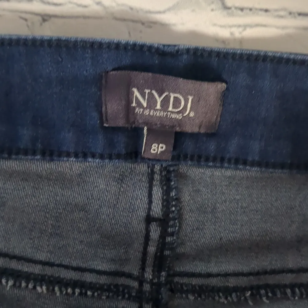 Marilyn straight jeans size 8 petite - Image 3