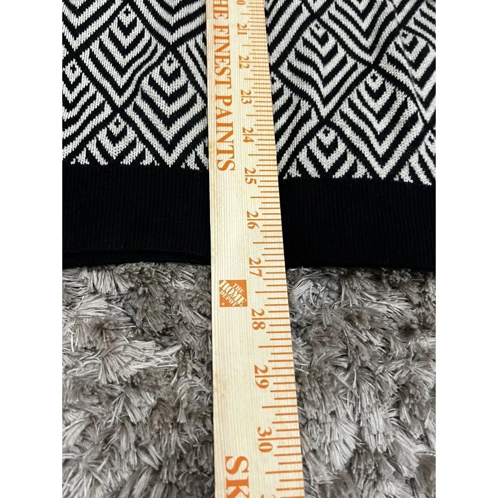 Calvin Klein Size Medium Black, white, tan Diamond Print‎ Pullover Sweater - Image 5