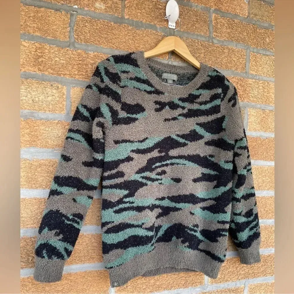 Barefoot Dreams cozychic seasode crew neck pullover green camo size small - Image 3