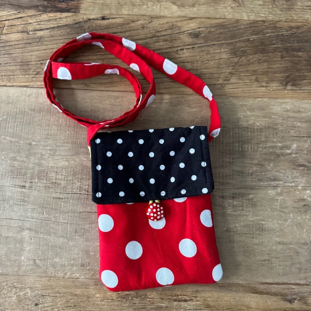 Disney Mickey / Minnie Crossover Bag! ❤️🖤 - Image 7