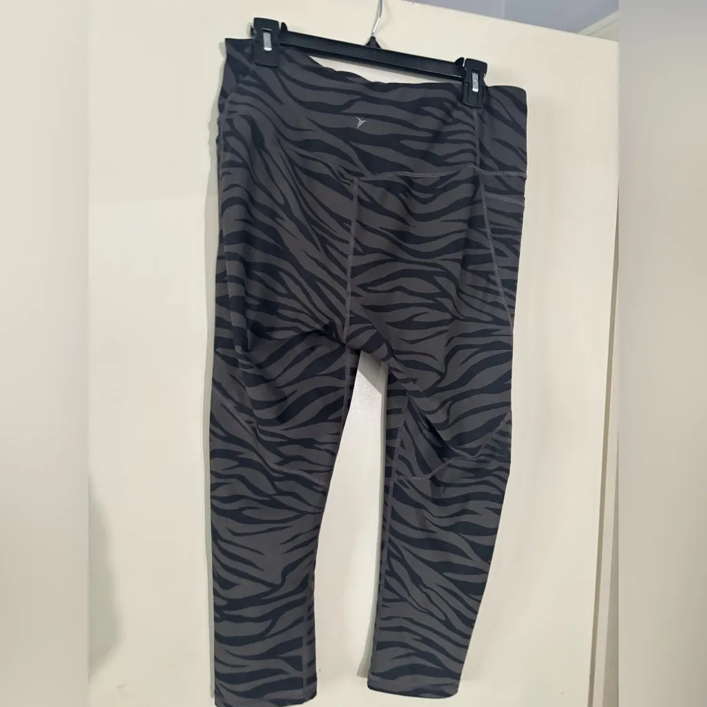 Old navy active elevate Zebra Print Leggings - Image 6